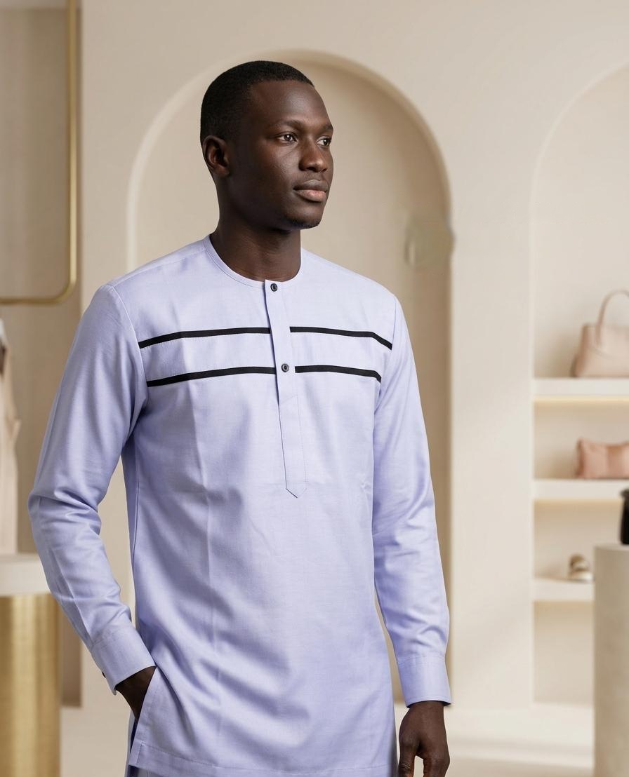 Chemise lavande à bandes noires — lavande, portée