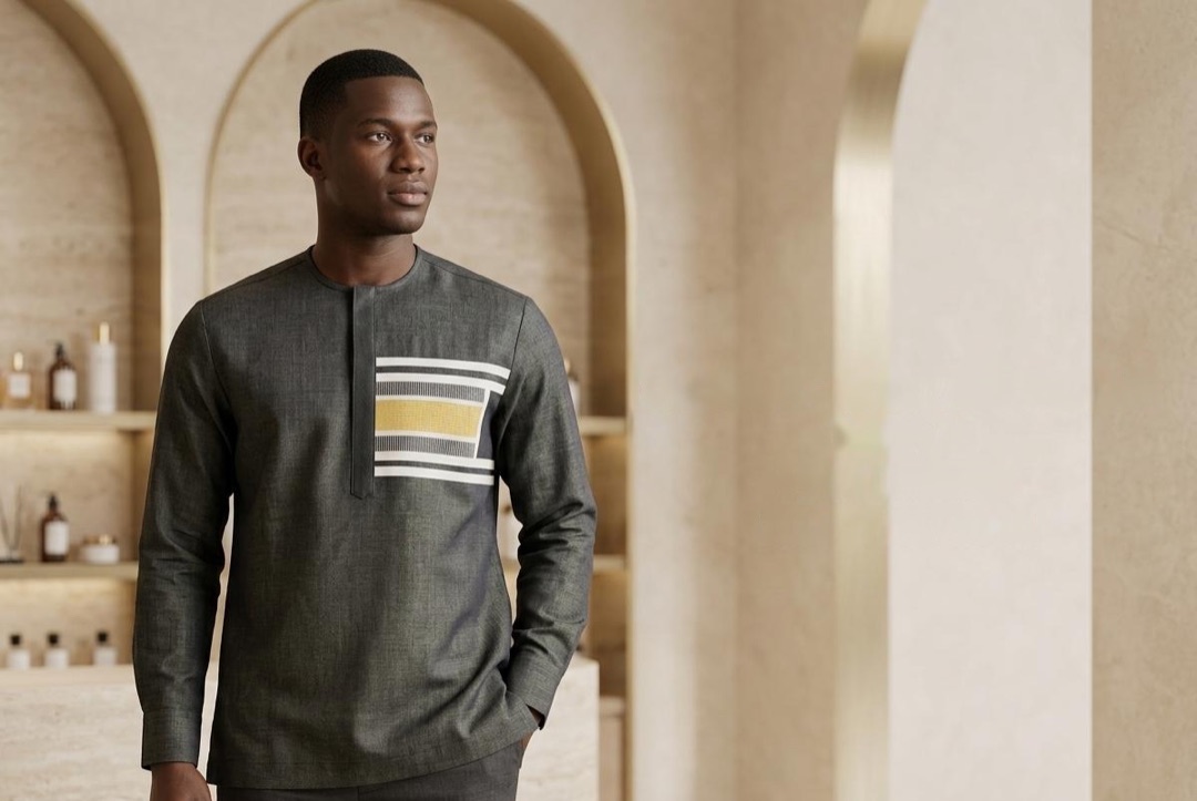 Chemise anthracite à rayures dorées — anthracite, portée