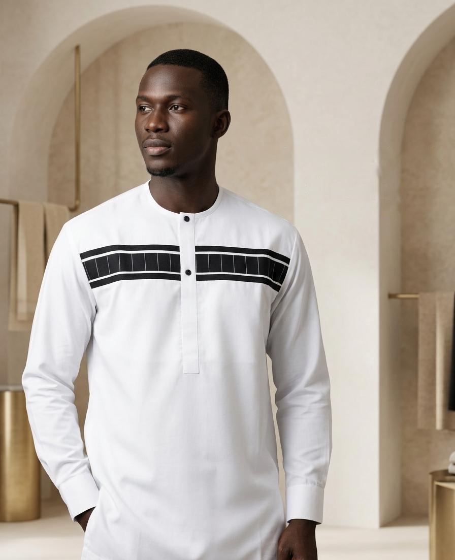 Chemise blanche à bande noire — blanc, portée