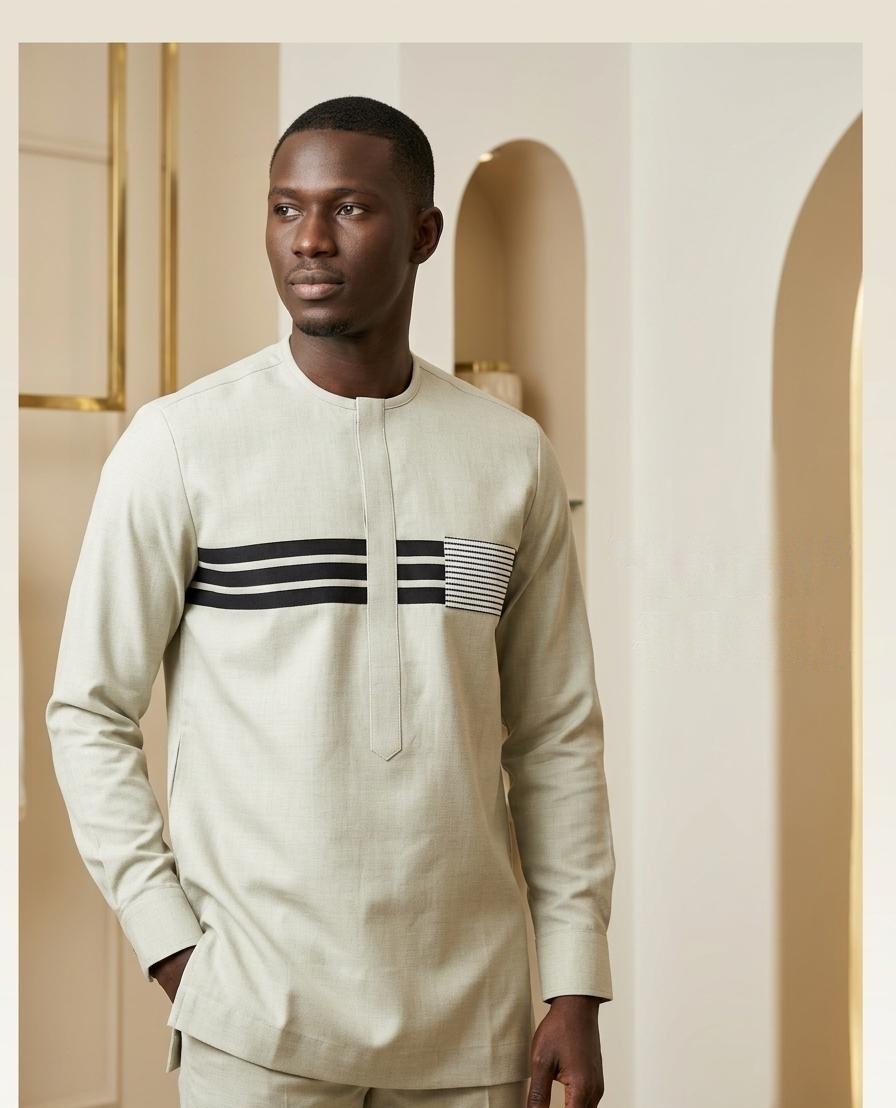 Chemise beige à rayures noires — beige, portée