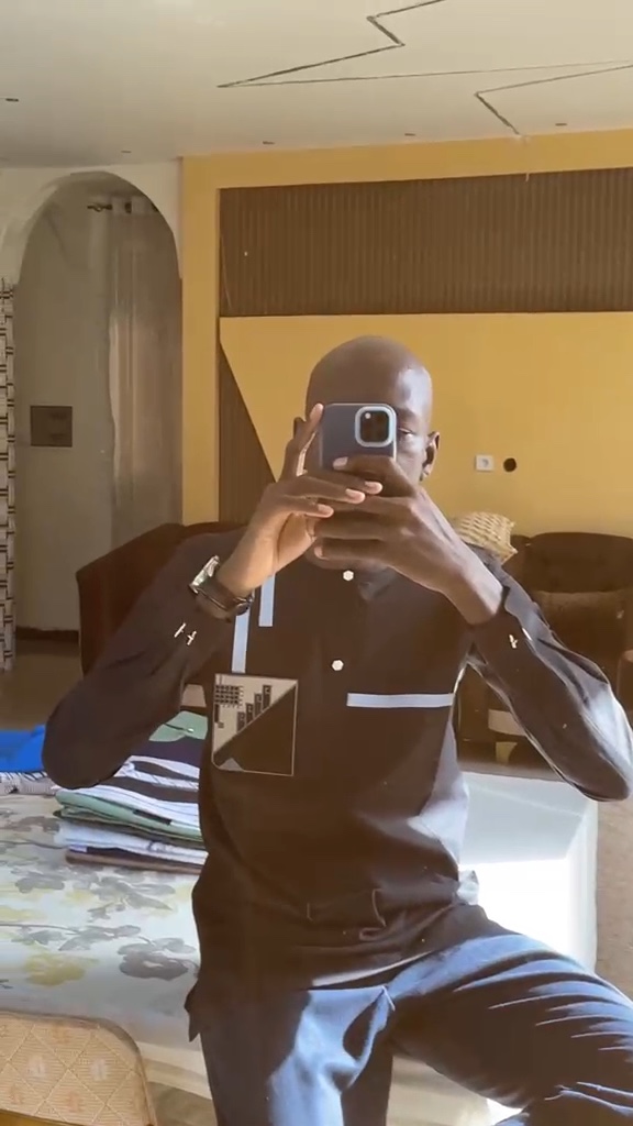 Tunique noire à motifs géométriques — noir, portée